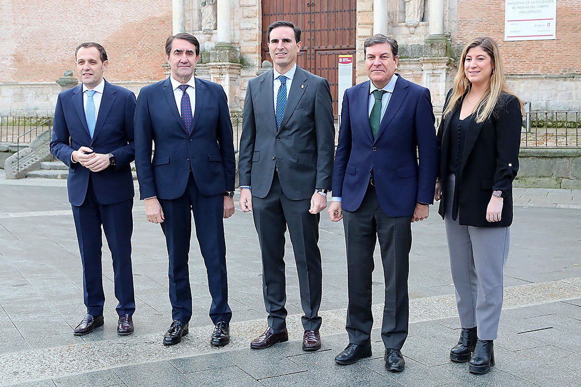 AyuntamientoMDC's tweet photo. Hoy marca un hito para #MedinaDelCampo. La Junta de Castilla y León y el Ayuntamiento han firmado un protocolo destinado a expandir nuestro #PolígonoEscaparate con una inversión de 28 millones de Euros.

Mejoramos el empleo y la calidad de vida en Medina del Campo. https://t.co/wWg64wGBzi