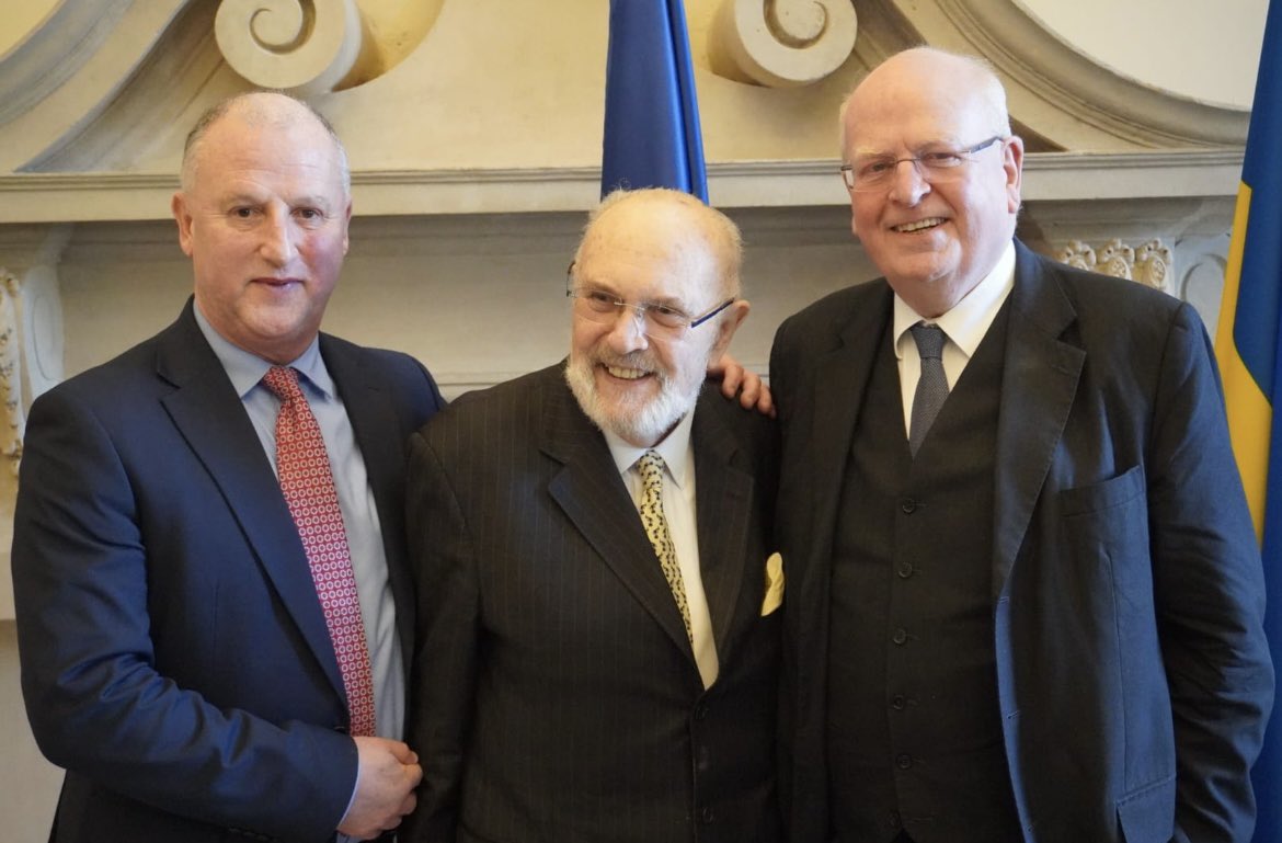RTENewsPaulC's tweet photo. Senator David Norris meeting fellow Independent Senators Michael McDowell and Victor Boyhan before his final speech to the Seanad. @rtenews (Pic 
@robdunnemedia ) https://t.co/Dy1wHZEU0A