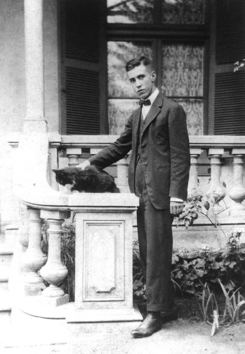 Hdecristo's tweet photo. ¡FELIZ CUMPLEAÑOS, ALBERTO HURTADO! 🎂

Hoy se cumplen 123 años desde el nacimiento del activista social y santo chileno. ¿Cómo era la pobreza en el #Chile de 1901? 

Léelo aquí⬇️
https://t.co/jHYUKwoccr https://t.co/oMCLMUst94