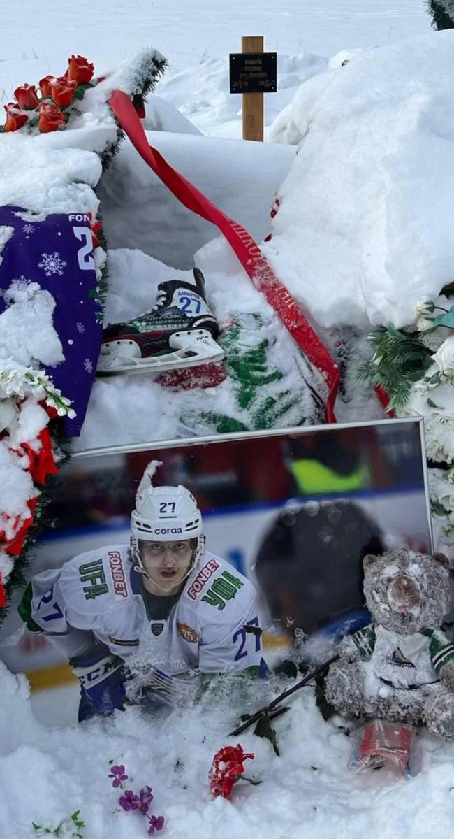 Salavat captain Grigori Panin visited #LeafsForever Rodion Amirov's grave and left a skate with the number 27 on it. 🙏

"I have a big request, please don’t take this skate. Let it remain there as a memory of him. Thank you all very much,” said Panin.