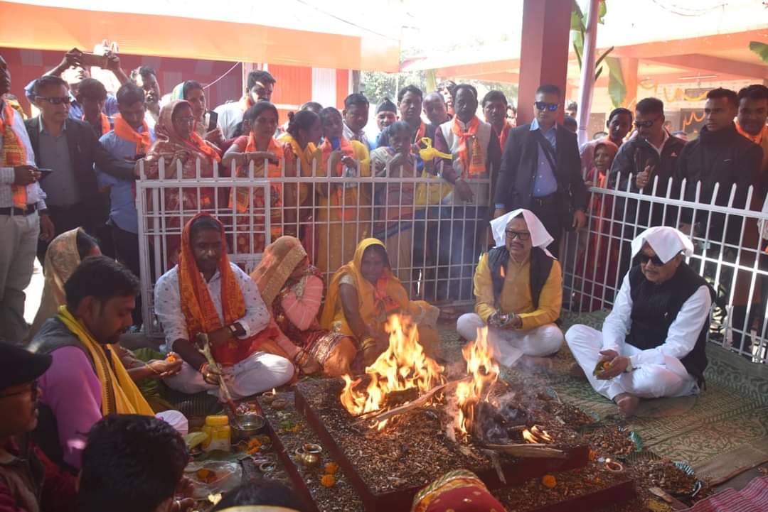 ZingnuChau's tweet photo. It was truly a blessing to have joined HDCM @ChownaMeinBJP ji today in the ‘Hawan’ Puja, followed by 'Aarti' at Sri Sri Shiv Mandir in Namsai, as the sacred Pran Pratishta of Lord Ram Lalla, unfolded successfully at the revered Ram Mandir in Ayodhya by HPM @narendramodi ji, 1/2 https://t.co/Gna1MMF7QO