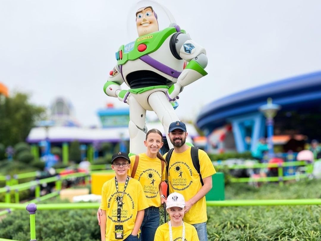 SunFound's tweet image. 🌟 Meet Kinsley, a sweet girl with Quadriplegic Cerebral Palsy, Holoprosencephaly. Her dream trip to @WaltDisneyWorld was pure magic! Thanks to Employee Payroll Solutions, @amazon, and generous donors for making her dreams come true. ✨ #MakingDreamsComeTrue