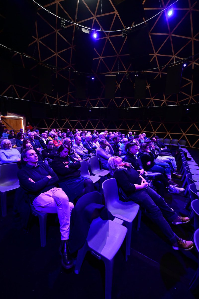 🤩 Fermez les yeux et embarquez pour le cinéma sonore de Radio France sous le dôme avec une expérience étonnante en 3D en écoutant l’œuvre inédite « Baptême » de #LeonoreMercier. 

🤩 A vous d’imaginer les images ! 

📍 À écouter ou réécouter du 24 au 28 janvier à 12h15 et 13h15