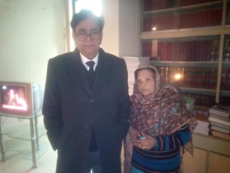 Last week brought the latest legal setback for Zafar Bhatti, Pakistan’s longest-serving prisoner under the #blasphemylaws. His lawyer Saiful Malook (pictured with Zafar's wife) was told that the High Court in Rawalpindi had cancelled the appeal hearing scheduled for the next day.