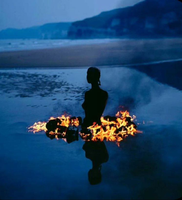 SimonePetitChu1's tweet photo. Grief sits heavy
Like a black hole in your chest
Threatening to swallow you up
Let it steep
Soak in it
Mourn
Pain is the purifying fire
We burn like the sun
We continue to rise
 #vsspoem #mourn https://t.co/x685lnezL2