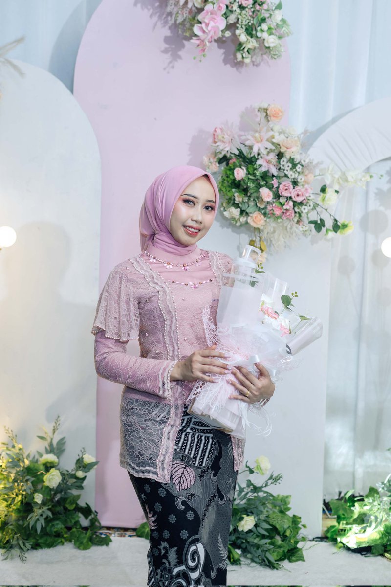 PujiPSL's tweet photo. @ohmybeautybank Outfit pink favoritkuhhh https://t.co/mbCBa4hcn0