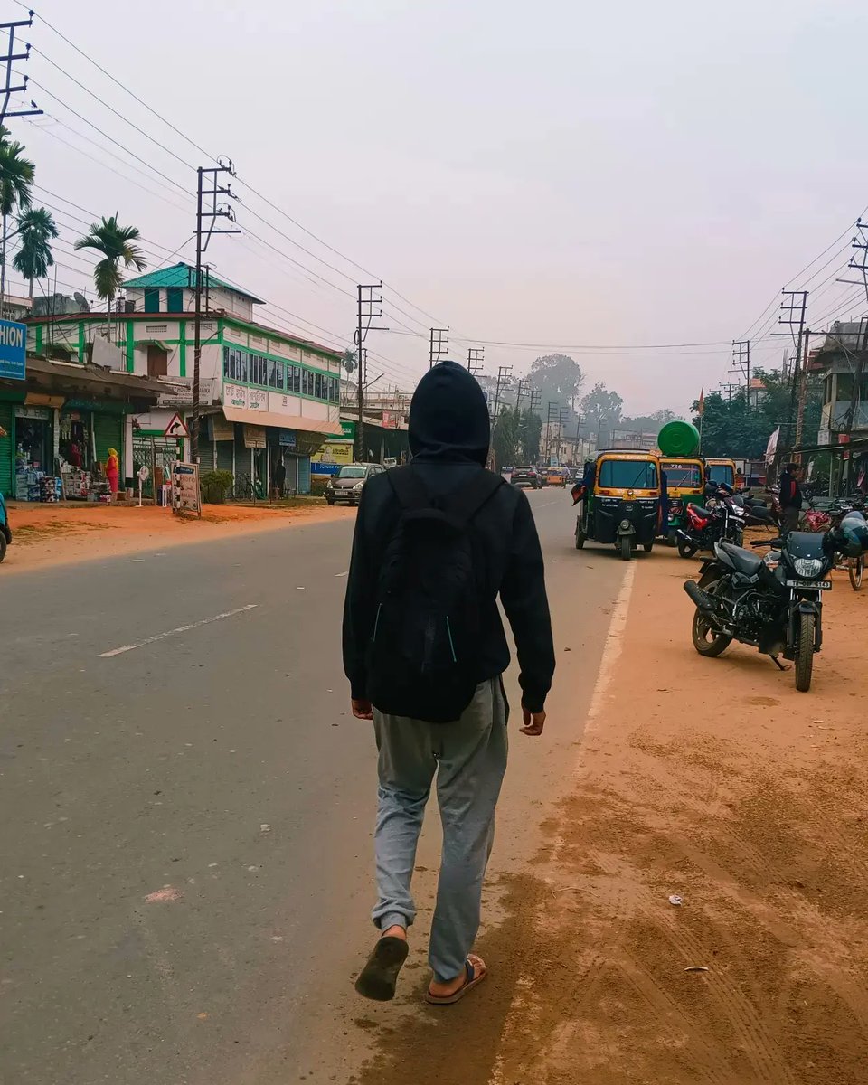 Flamed_boy's tweet photo. ||Winter documentry||
.
.
Shot on:- @iqooind 
.
.
.
.
.
.
.
#Photography #Foggyday #Fog #Winterseason #winterday #photoretouch #winterretouch #pindleindia #pritamretouch #Winterfog #wintermorning #wintermorningvibes#Photoshoot#photolove #photographywinter #winterphotoshoot https://t.co/rXgCsv6eb3