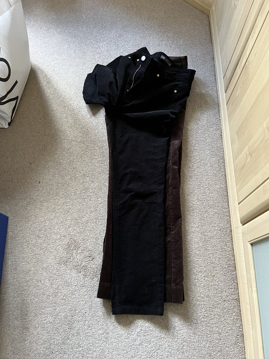 Hull29Hull's tweet image. Which pair of trousers has a short leg? @marksandspencer Answer both!
Sadly I can’t change the length of my legs in the same way.