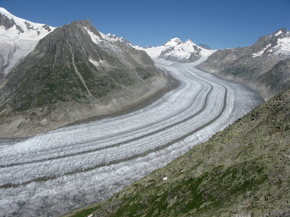 By 2050, 26 years from now, Alpine #glaciers will have lost at least a third of their volume, even if #GlobalWarming were to stop immediately. This most optimistic of predictions is far from realistic as global GHG emissions continue to rise geo.uzh.ch/en/events/feat… #DeepLearning