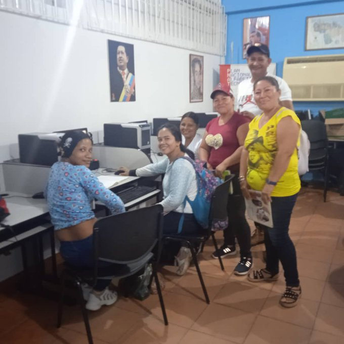 #Infocentro 📢 <a href="/Infocentroanzoa/">Infocentroanzoategui</a> Anz15 brinda apoyo total, a integrantes de los Clap Sectorial, La Guairita en la actualización de censo.

 #HaciaEl2030ConLas7T  
#CienciaParaLaVida
#InfocentroAlDía