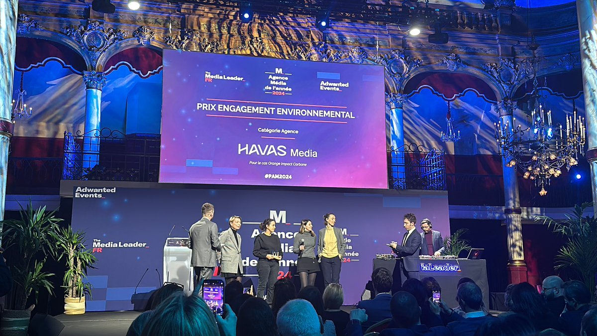 MediaLeaderFR's tweet photo. L'agence Havas Media (@HavasMediaFR) remporte le titre de lauréat pour le Prix de l'Engagement environnemental avec sa campagne pour Orange. 🏆✨
Félicitations ! 👏 https://t.co/JfOQ6SbaMw