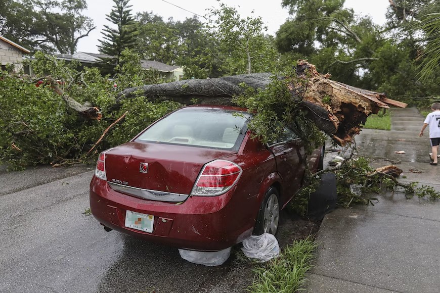 Reducing waste washed away by hurricanes is possible with simple actions. Learn how you can make a difference in our blog. 🌬️♻️

Read the full article: Impact: Hurricane Waste
▸ lttr.ai/AL6jy

#Hurricane #Hurricanepreparedness #HurricaneImpact