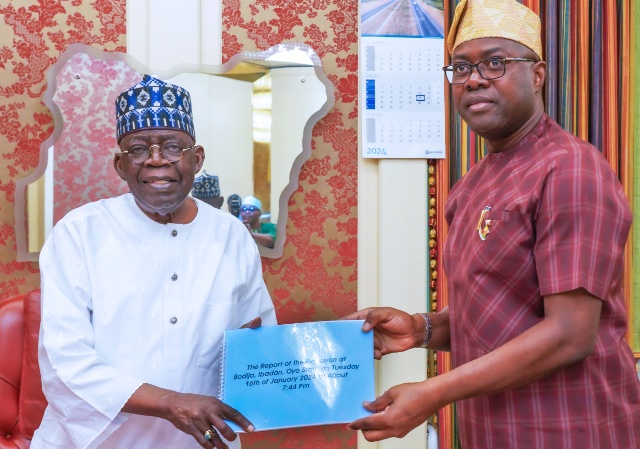thecableng's tweet photo. .@seyimakinde presents report on Ibadan explosion to Tinubu | TheCable https://t.co/IKTbtM5irr
#IbadanExplosion https://t.co/N6NYVYSg7d