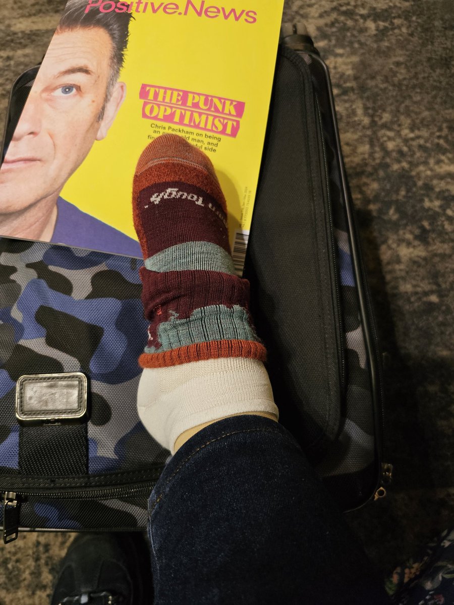 KateFrstr's tweet image. Enjoying a quick elevate on my case before @Eurostar departure to #Amsterdam. My #lipoedema legs thanked me for the inclined rest instead of "normal" bent knee sitting.

Breathability &amp;amp; warmth with @DermaSilk socks under merino.. Can you see my open toe compression underneath?