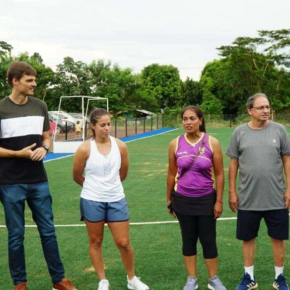 AldoSteinhorst's tweet photo. Hermosa jornada deportiva en Puerto Iguazú dónde compartimos la clínica a cargo de @luchivdh organizada por el club @iguazuhockey destinada a chicas/chicos que practican ésta disciplina.También visitamos a la liga de fútbol dónde Central Iguazú se coronó campeón.Felicitaciones! https://t.co/GM9onFKB41