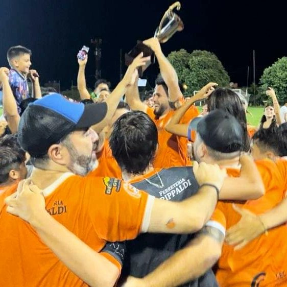 AldoSteinhorst's tweet photo. Hermosa jornada deportiva en Puerto Iguazú dónde compartimos la clínica a cargo de @luchivdh organizada por el club @iguazuhockey destinada a chicas/chicos que practican ésta disciplina.También visitamos a la liga de fútbol dónde Central Iguazú se coronó campeón.Felicitaciones! https://t.co/GM9onFKB41