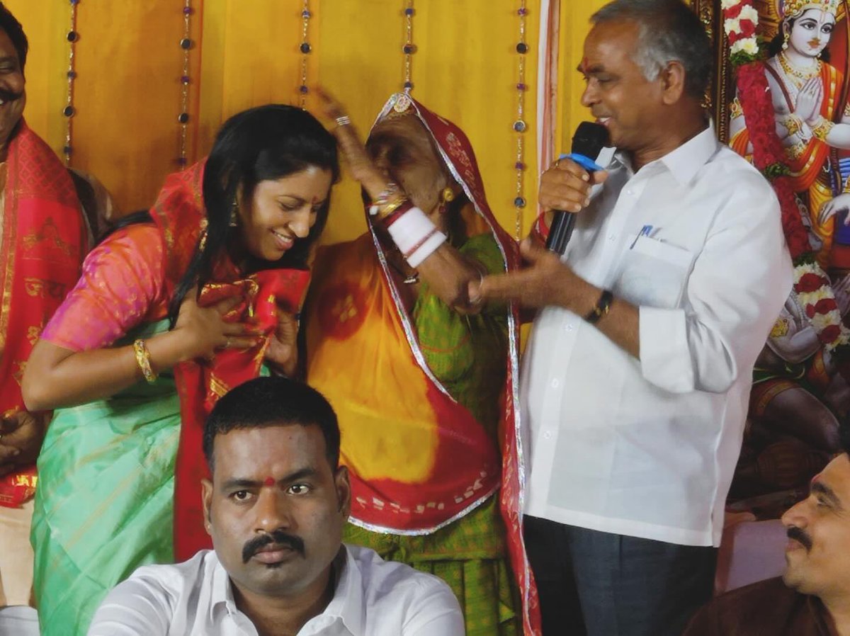 KataSudha's tweet photo. Sangareddy District Mahila Congress President Kata Sudha Srinivas Goud participated in the Pooja program organized at Sri Bhramaramba Mallikarjuna Goshala in Ameenpur Municipality Beeramguda on the occasion of the inauguration of Ayodhya Ram Mandir 
#AyodhaRamMandir 
#JaiSriRam https://t.co/E7cF1yiFwt