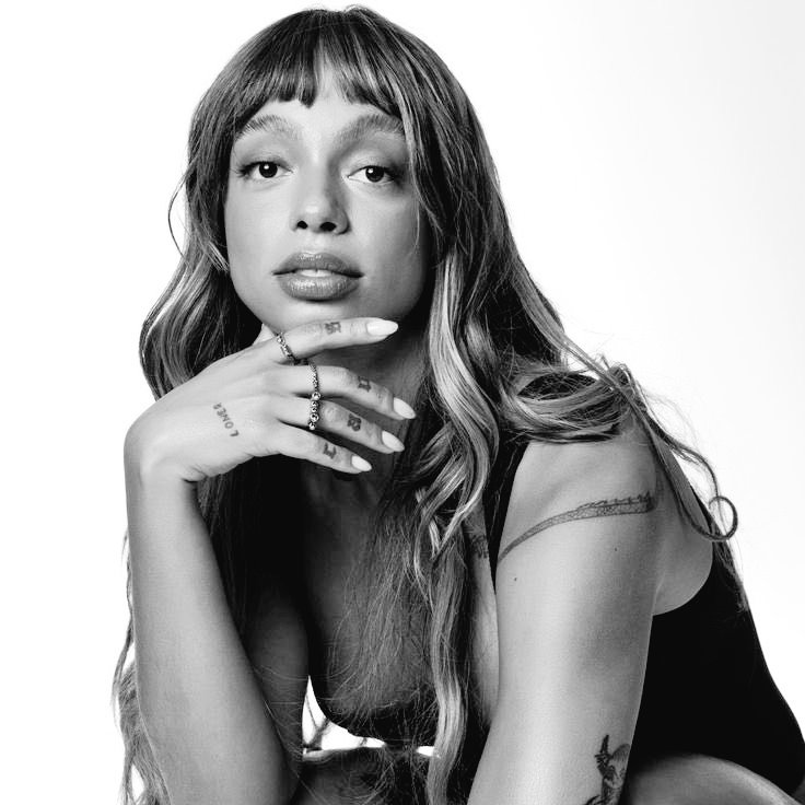 fonteurias's tweet photo. VEM AI?! Karol Conka disse que está no estúdio e vai lançar um trap pesado em breve, A um dia equipe da urias revelou sonho de como fã a urias ter um feat com a Karol Conka. https://t.co/JXqn2Vzo0E