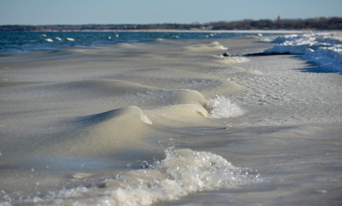 cctphotographer's tweet photo. It's so cold out there, Cape Cod Bay is freezing.
Slushy waves were rolling off Brewster this morning. In Orleans, the slush was blocked from the icy waters.
Photos: https://t.co/a3HOkTG3fo
@capecodtimes #slushywaves #slurpywaves #capecod #orleans #brewster https://t.co/d00HiHZuoE