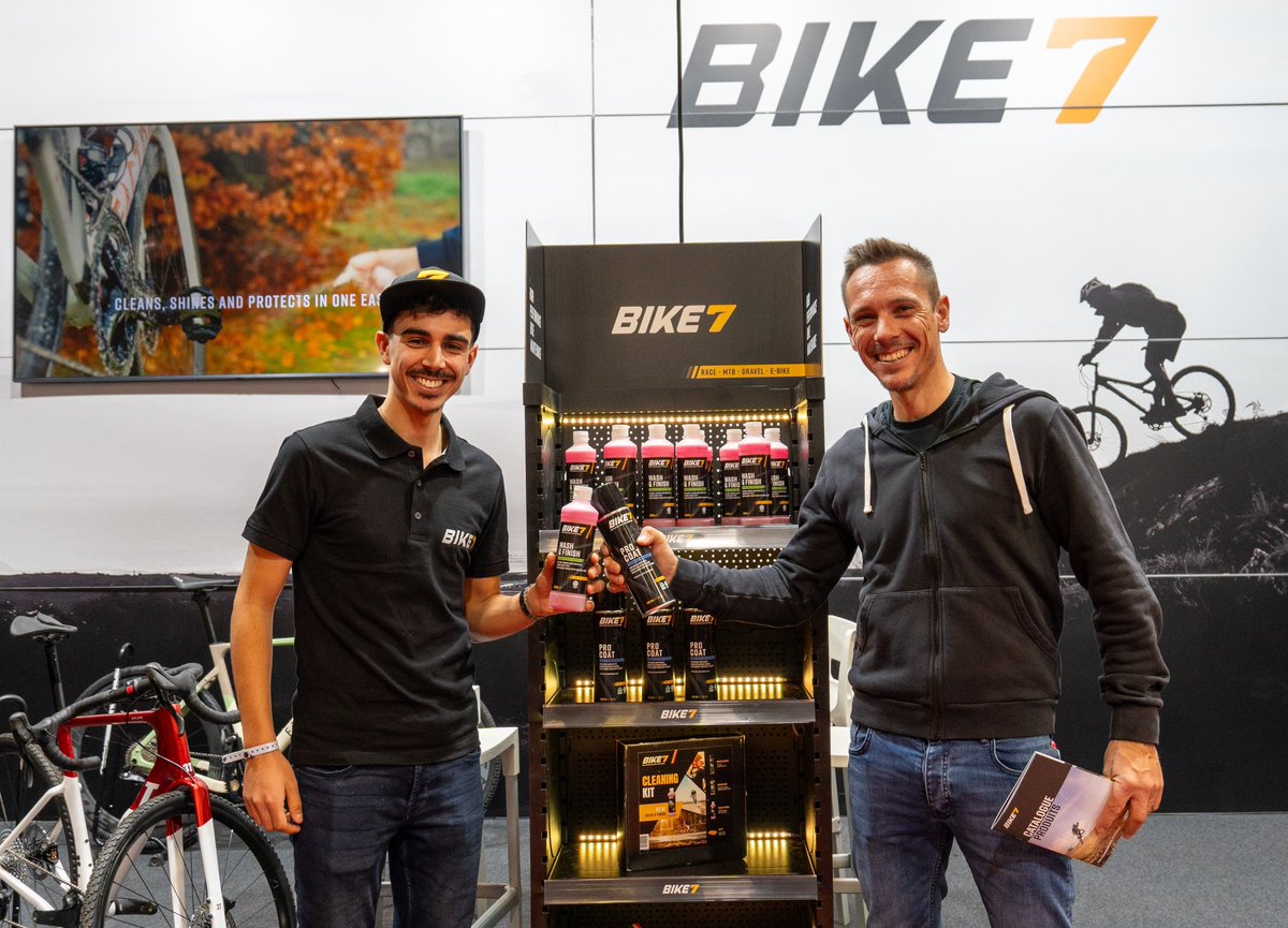 PhilippeGilbert's tweet photo. Hier c’était l’occasion de rencontrer Nico et son équipe de chez @Bike7Belgie Les meilleures produits d’entretien pour vélo! Quel est votre produit préféré ? Moi c est le #procoat 😍♥️ @thebikeshopmc https://t.co/IKm0wx43dj