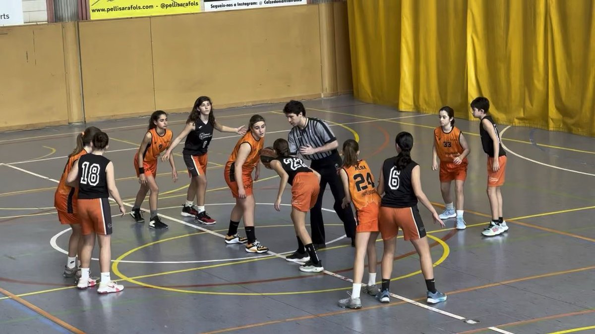 safaclaror's tweet photo. RESULTATS | 🏆 C. T. U13 - Pre-infantil Femení

@CEXamba 3️⃣6️⃣
#PreInfFem 5️⃣5️⃣

💬 Partit d'alts i baixos, tenint molt bons moments, sobretot defensivament, i d'altres on els nervis ens porten a la precipitació, perdent pilotes i fallant cistelles fàcils.

#SafaClaror | #ForçaSafa https://t.co/6VwIIPuQ7Q