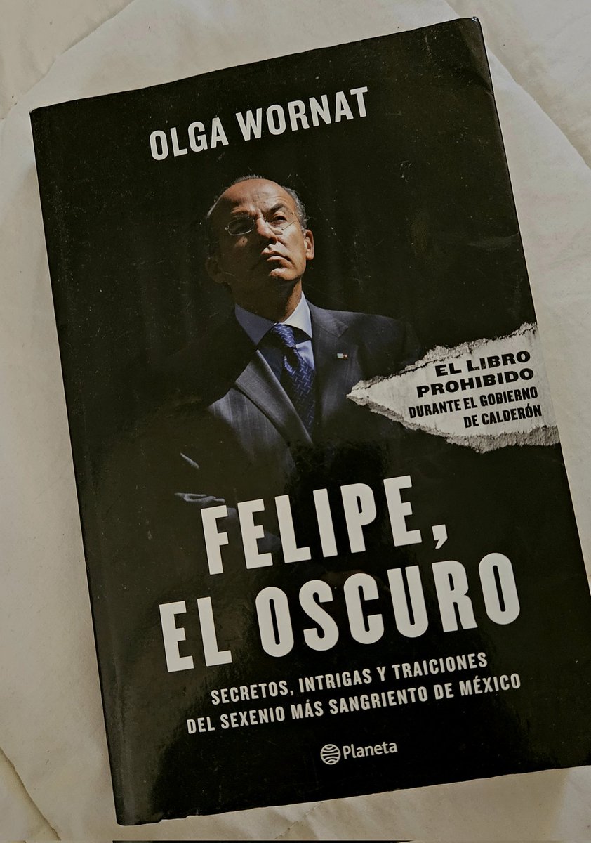 Señor @FelipeCalderon este libro tenia que salir en el 2012. Por responsabilidad suya y d su narco policía Garcia Luna y sicarios, lo censuraron, y amenazaron d muerte a mi asistente, mi flia, amigos, editorial y mi persona. Salí de México con chaleco antibalas. No sea cínico!