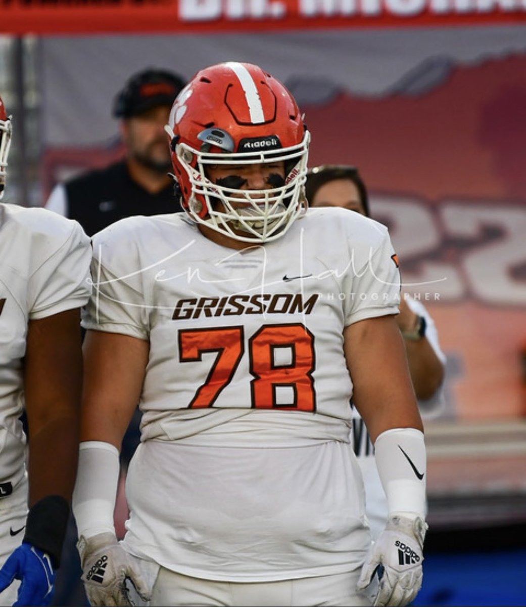 LoganJennings9's tweet photo. 6’ 285lb IOL/C Grissom high school Huntsville,Al 
7A Region 4 
first team all region
first team all city
3 year varsity starter
85+ pancakes 
GET AT ME‼️‼️

https://t.co/F7rGzFdam4 https://t.co/zgVOuKvtmY