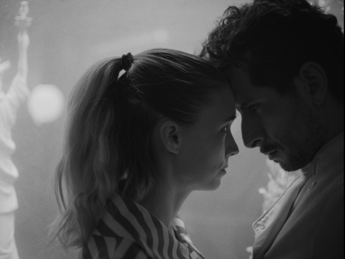 ZoomF7's tweet photo. 🍽️💗

"Una historia de amor ambientada en la cocina de un restaurante de Manhattan". Esto es lo que nos espera en 'La cocina', la nueva película de Alonso Ruizpalacios. 

Protagonizado por Rooney Mara y @RaulBrionesC, el largometraje forma parte de la selección oficial en competencia de la #Berlinale2024.