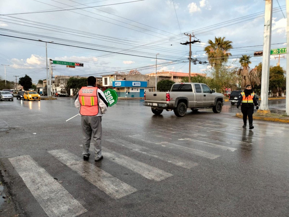La Direccción de Tránsto y Vialidad llevó a cabo la activación del “Programa de Movilidad Escolar” 🚸, on la participación de docentes y madres de familia, en Escuela Primaria Federal “Ricardo Flores”, 👮

#TorreónSiemprePuede 💪
#MiQueridoTorreón ❤️
<a href="/transitotorreon/">Tránsito Torreón</a>