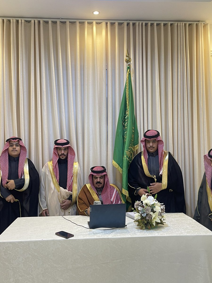 alshbkhalealam1's tweet photo. نبارك للشيخ  الدكتور
خلف بن تركي بن ناحل الحربي
حصوله على درجة الدكتوراة بالادارة والتخطيط من جامعه الإمام  بتقدير ممتاز مع مرتبة الشرف..
راجين له دوام التوفيق والنجاح والتميز 
@binnahil1 https://t.co/GL9DPh28IO