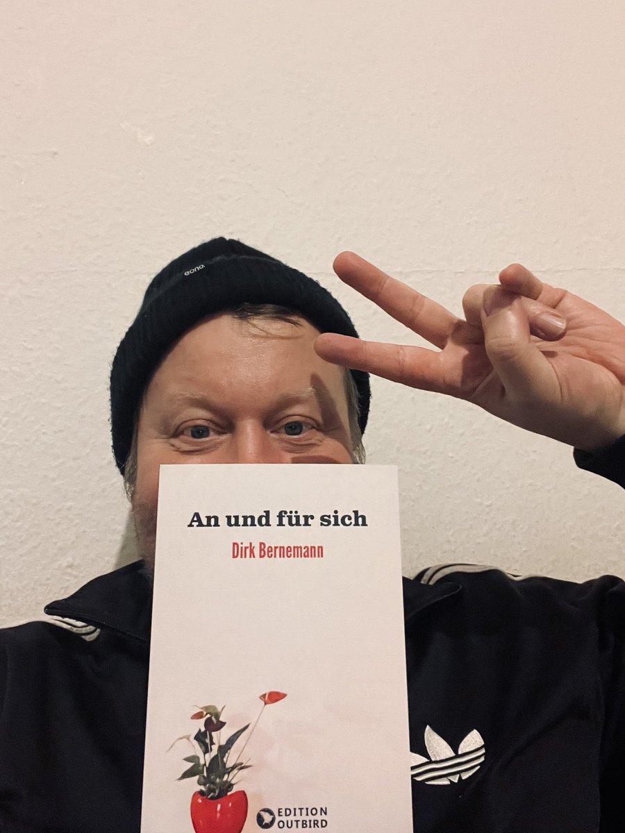 Hinter jedem Buch ein breites Lächeln. Da ist es und es ist wunderschön. 
Wollt Ihr ein signiertes Exemplar?
Schreibt mir an dirque@freenet.de

Oder im Shop bestellen: shop.outbird.net/produkt/dirk-b…