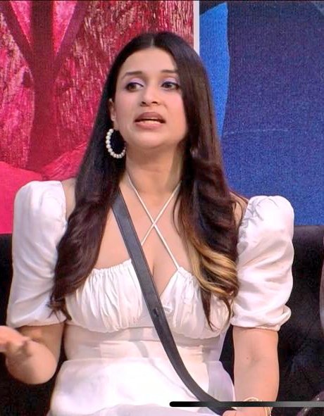 TheAshloom's tweet photo. FINAL POLL🏆

Biggest Fan War between two most Popular contestant of #BB17⚒️

Who according to you will WIN #BiggBoss17

Like- #AbhishekKumar
Retweet- #MannaraChopra 
Comment- Name

LIKE                                                    RT https://t.co/D2OrE9aEWf