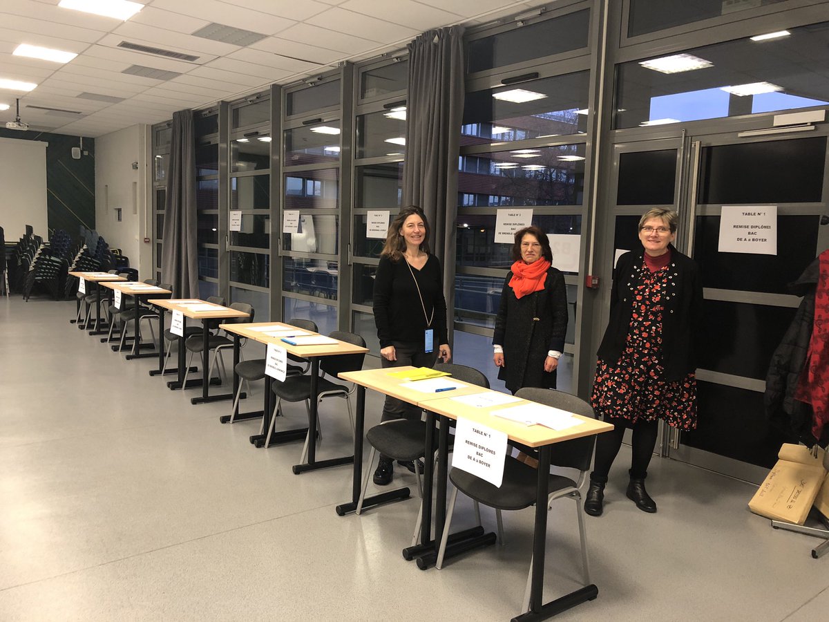 VBitterly's tweet photo. Renouer avec la remise des diplômes 2023 du baccalauréat et du BTS !
Pouvoir échanger avec les anciens élèves et étudiants, les féliciter! Moment réussi pour ~90% d’entre eux ce vendredi 19/01. Un grand merci aux personnels qui ont préparé et encadré  ce  moment @acstrasbourg https://t.co/HYzdktVOXU