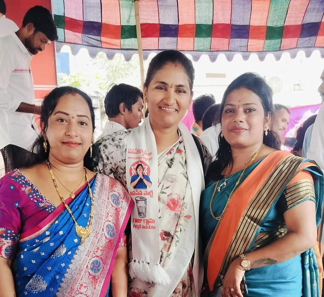 Kiranjsp99's tweet photo. జనసేన పార్టీ #గన్నవరం నియోజకవర్గం నిడమానూరు గ్రామంలో  గ్రామ కార్యాలయం ప్రారంభోత్సవంలో 
@JanaSenaParty FireBrands🔥🔥
@Keerthana_JSP గారు @RayapatiAruna గారు
@SSrinivasjsp  గారు 
@SwathiMekala3 గారు
@JSPVeeraMahila 'S 🫡🫡 https://t.co/ocZeDk9f1v