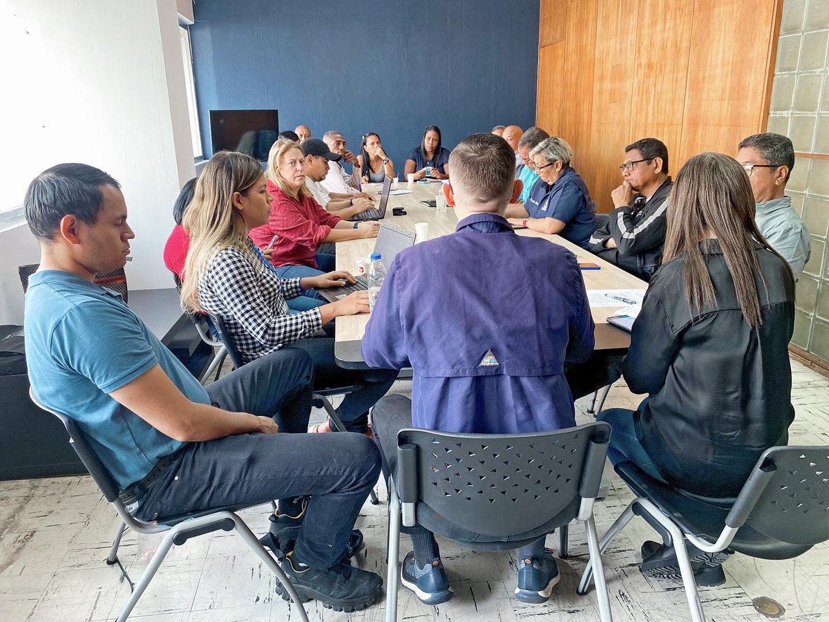 🗣️ En Miranda seguimos organizados y trabajando.

La Dirección Ejecutiva Regional realizó el día de hoy reunión de organización con nuestras autoridades municipales del estado Miranda.

#UnidosSomosMejores