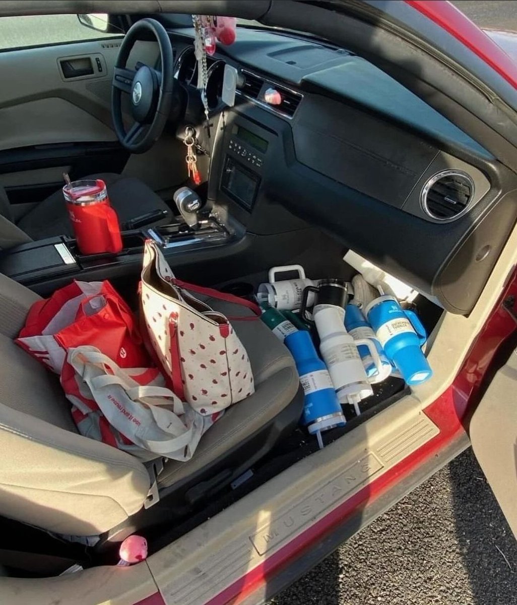SneakerVisionz's tweet photo. A Woman Stole 65 Stanley Cups valued at $2500 🤦‍♂️ https://t.co/L0KXFc9cv1