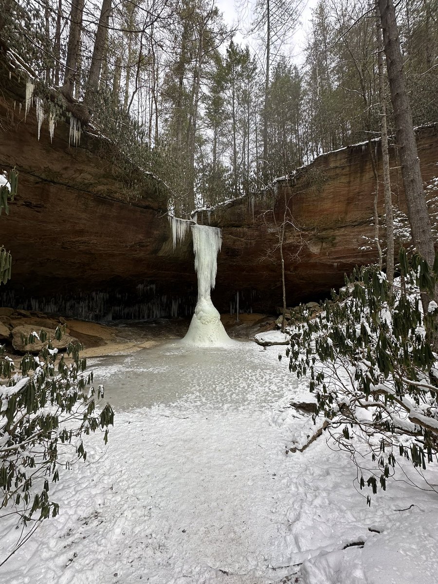 bluegrassvet's tweet photo. @TomAckermanWx   There were some positives that came from our sub-freezing week.  Copperas Creek Falls in the Red River Gorge was frozen solid this morning. https://t.co/t0RJTMGLtz