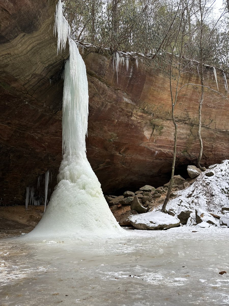 bluegrassvet's tweet photo. @TomAckermanWx   There were some positives that came from our sub-freezing week.  Copperas Creek Falls in the Red River Gorge was frozen solid this morning. https://t.co/t0RJTMGLtz