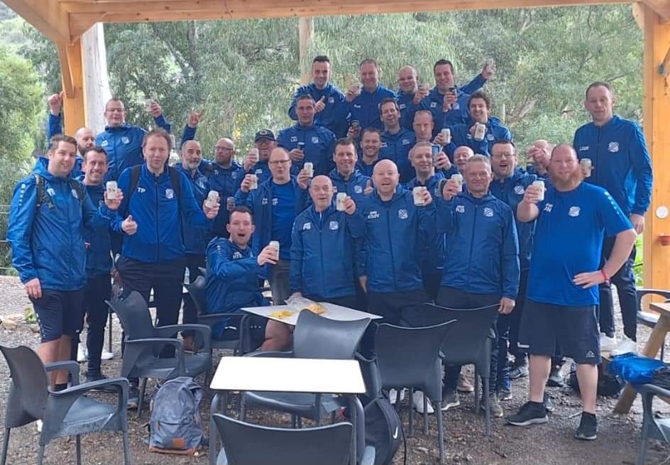 ItFjirde's tweet photo. @Trainingskampen @SCVeenwouden @TheunPlantinga1 Om 3.30 vannacht zetten wij weer voet in ús eigen Feanwâlden, met tas vol nieuwe herinneringen van een onvergetelijk trainingskamp!
Wij bedanken https://t.co/Sj9UdkrZQf voor de goede zorgen en uiteraard alle sponsoren dit voor ons mogelijk maakten.
@SCVeenwouden 4, een goed stel! https://t.co/GaAZAjWN9a