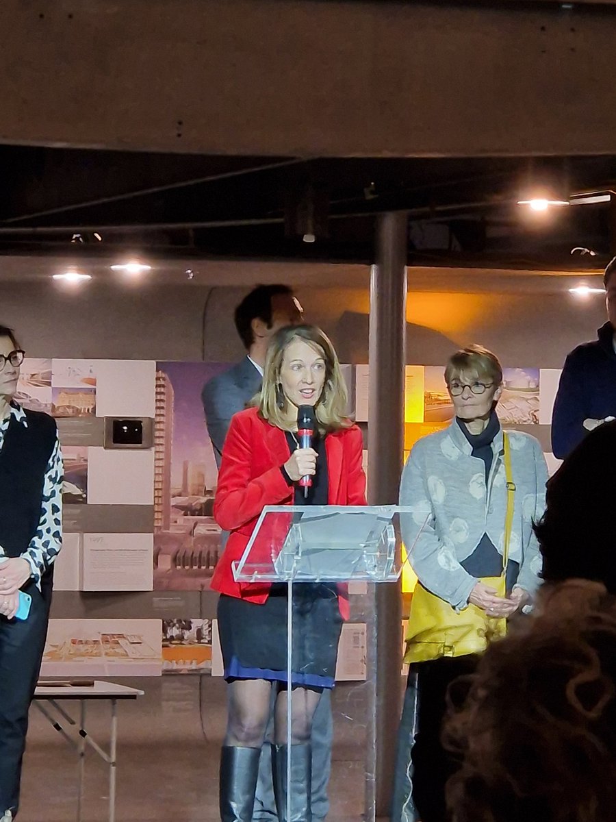 Bonne année <a href="/PARISSEINE/">PARIS SEINE</a> <a href="/Bonnet_Oulaldj/">Nicolas Bonnet Oulaldj</a> <a href="/ArianeBouleau/">bouleau ariane</a> !