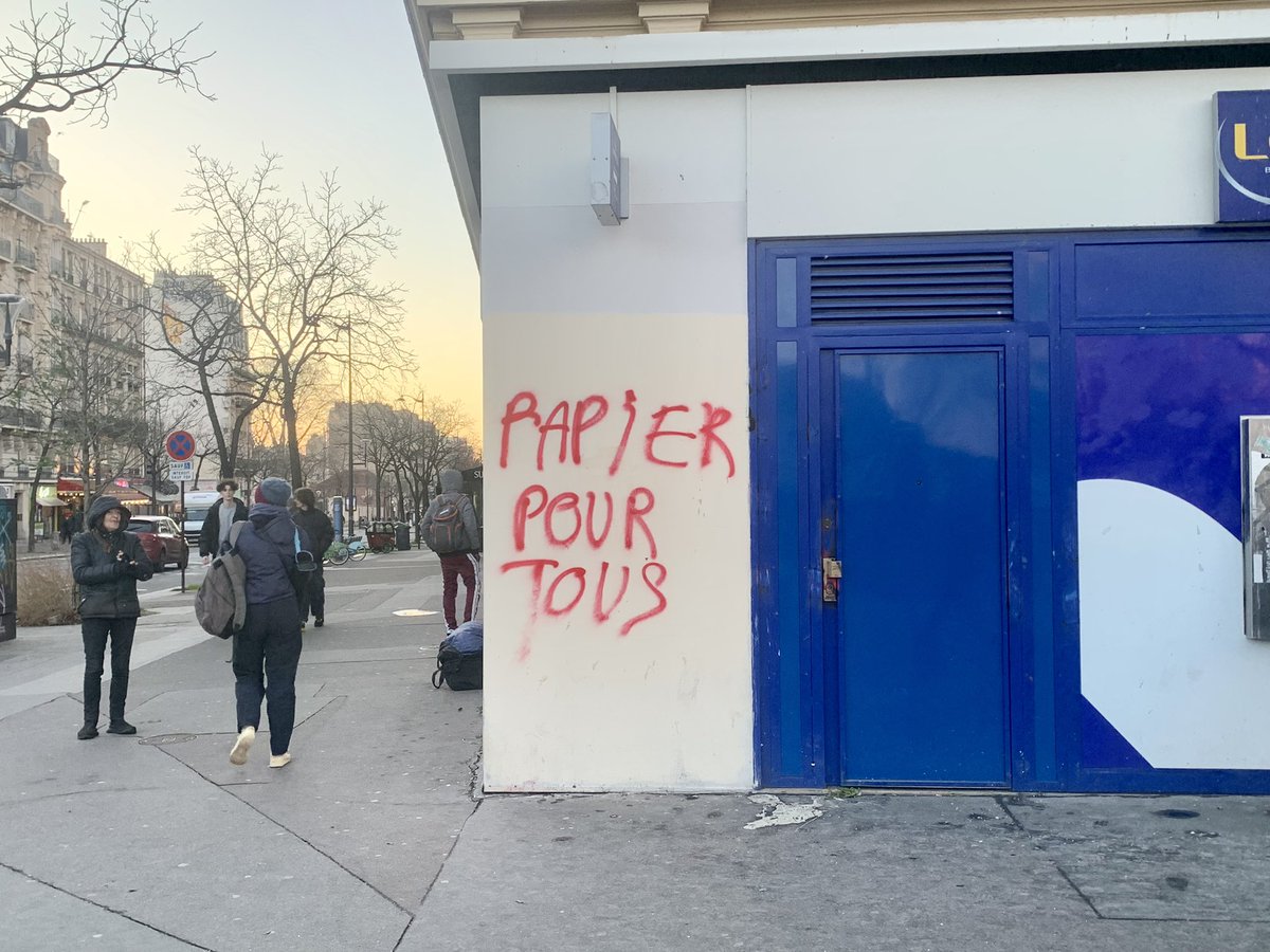 NejmaBrahim's tweet photo. #VuAParis https://t.co/L75psY827H