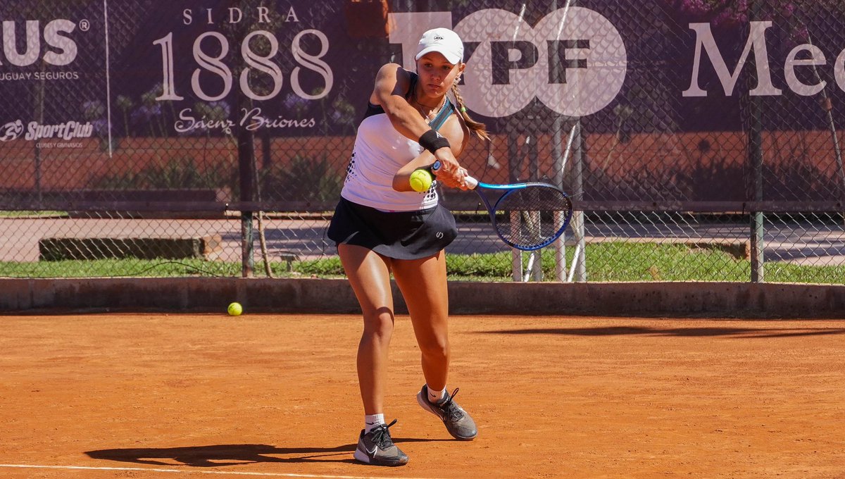 Gonzalo Ferreyra (@gonzaloferreyr) on Twitter photo Gran triunfo de <a href="/sollarrayaguidi/">Sol Larraya Guidi</a>, en el duelo de dos de las grandes promesas del tenis argentino y con un plus: son de la misma categoría (2008).
En dos horas y 33 minutos, venció a Candela Vázquez por 6-0, 5-7, 6-4 y avanzó a la segunda ronda del W35 de Hacoaj.
Foto: AAT Gran triunfo de <a href="/sollarrayaguidi/">Sol Larraya Guidi</a>, en el duelo de dos de las grandes promesas del tenis argentino y con un plus: son de la misma categoría (2008).
En dos horas y 33 minutos, venció a Candela Vázquez por 6-0, 5-7, 6-4 y avanzó a la segunda ronda del W35 de Hacoaj.
Foto: AAT