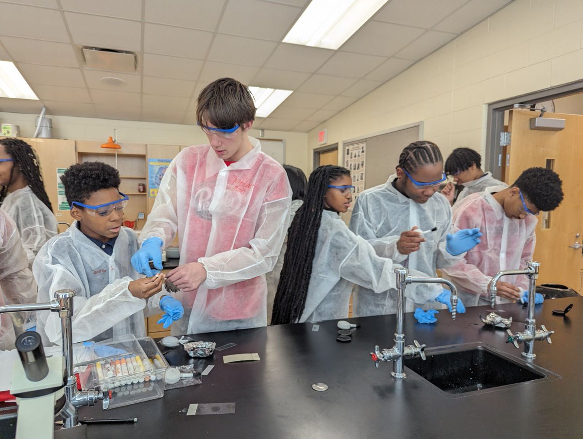 NCHSup's tweet image. Magnificent Mondays @NCHCitySchools provide exposure and opportunity to students by partnering with @TheSTEMLab #TheStemLab #ThisIsHowWeStem