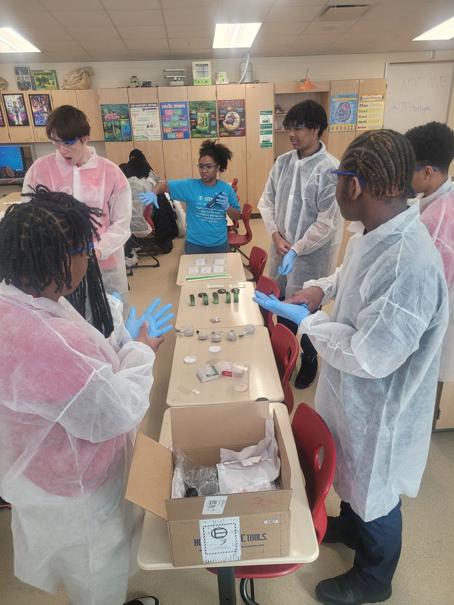 NCHSup's tweet image. Magnificent Mondays @NCHCitySchools provide exposure and opportunity to students by partnering with @TheSTEMLab #TheStemLab #ThisIsHowWeStem