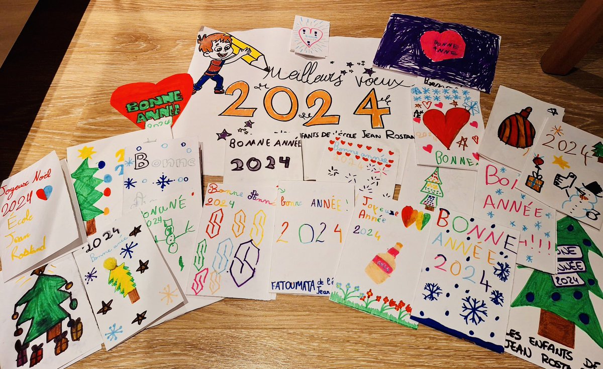 IMarcillac's tweet photo. Un grand merci aux 600 enfants catoviens qui ont rédigé des cartes de vœux distribuées aux personnes âgées ce week-end @10_jours #semainedel’ecriture #intergénérationnel https://t.co/F3JS8WcbKP
