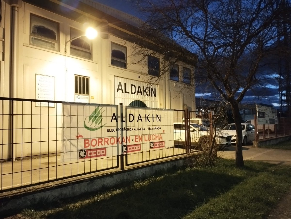 CCOOindustria's tweet photo. 🙋🏻‍♀️Electrotécnica Alavesa eta Aria Araba borrokan!
👉🏽Arrancamos calendario de paros 24 y 31 de enero y 7 de febrero.
🔴Defendemos el futuro!
🔴Gure etorkizunaren defentsan! https://t.co/OG8y0tw2Qe