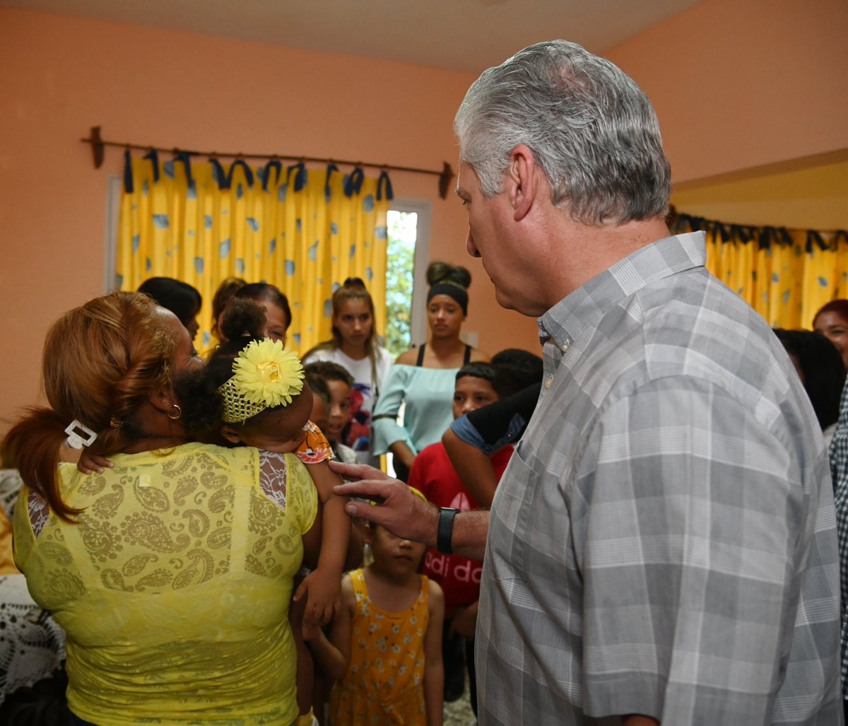 ✍️| En #Cuba se trabaja duro para #QueNadieQuedaAtrás. Existen 32 programas sociales que se atienden con el Presupuesto del Estado.

Muchos de ellos se establecieron en la Batalla de  Ideas que diseñó #Fidel, “y se han mantenido contra  viento y marea". 

presidencia.gob.cu/es/noticias/en…