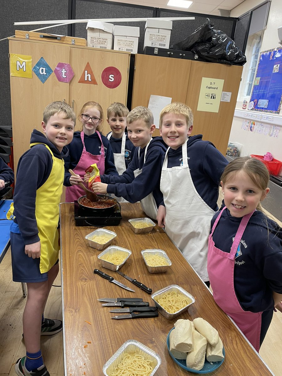 BarkiSchool's tweet photo. Today, Year 4 have enjoyed their cooking lesson with Mrs Roberts. Their homemade spaghetti bolognaise and garlic bread smelt divine! 🍝 #webelieve #wenurture #wesucceed https://t.co/5FprORwp1v
