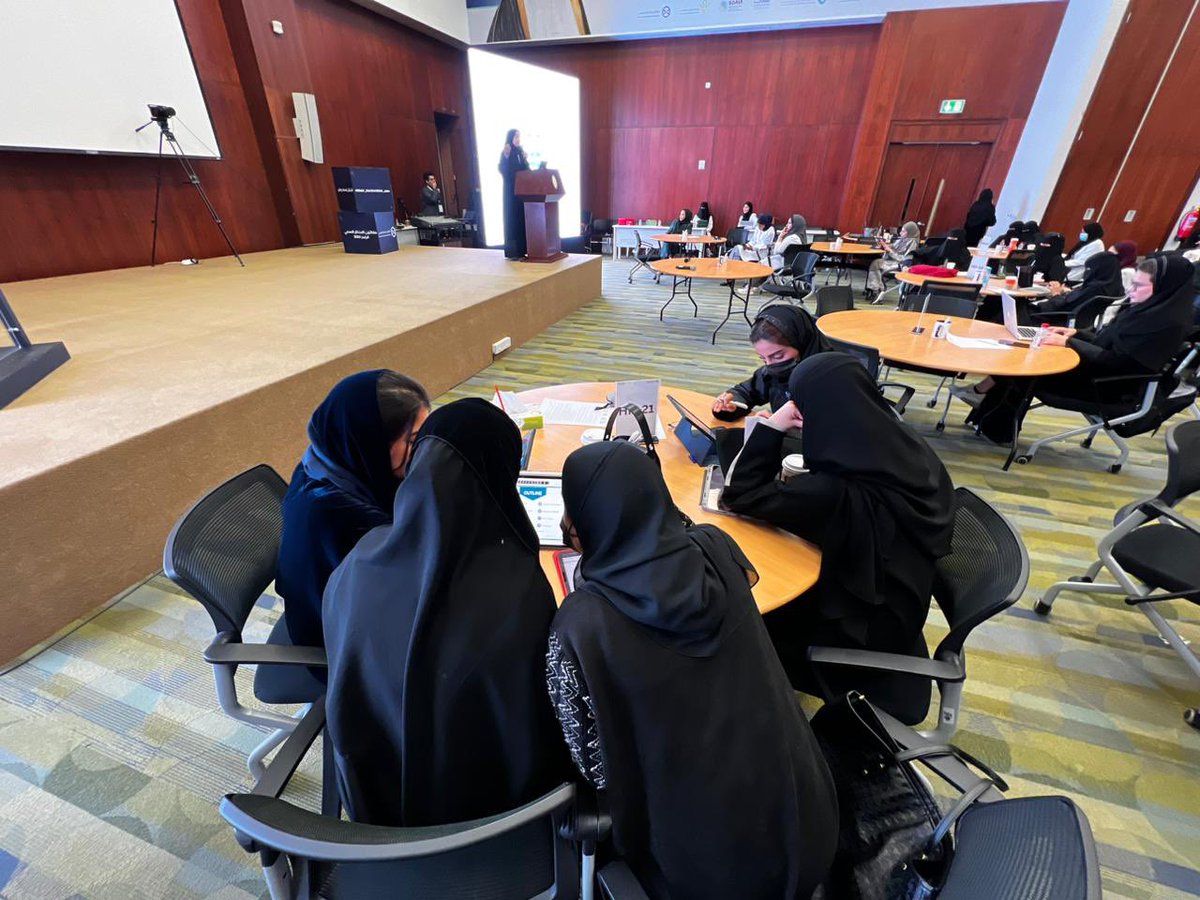 Najran_Univers's tweet photo. شاركت #جامعة_نجران ممثلةً في طالبات الكليات الصحية بمشروعين ابتكاريين من أصل ٣٧ مشروعاً، في مساري استخدام #الذكاء_الاصطناعي التوليدي في الصحة للطالبة هند القحطاني، ومشروع التكنولوجيا الحيوية في صناعة الأدوية قدمتهُ الطالبة ريم الغامدي، إلى جانب حضور ٢٤ طالبة من الجامعة للورش المصاحبة لـ #هاكاثون_الابتكار_الصحي_الرابع، والذي نظمتهُ جامعة الملك سعود بن عبد العزيز للعلوم الصحية، برعاية معالي وزير التعليم يوسف البنيان، للفترة من ١٩-٢٢ يناير ٢٠٢٤م.
