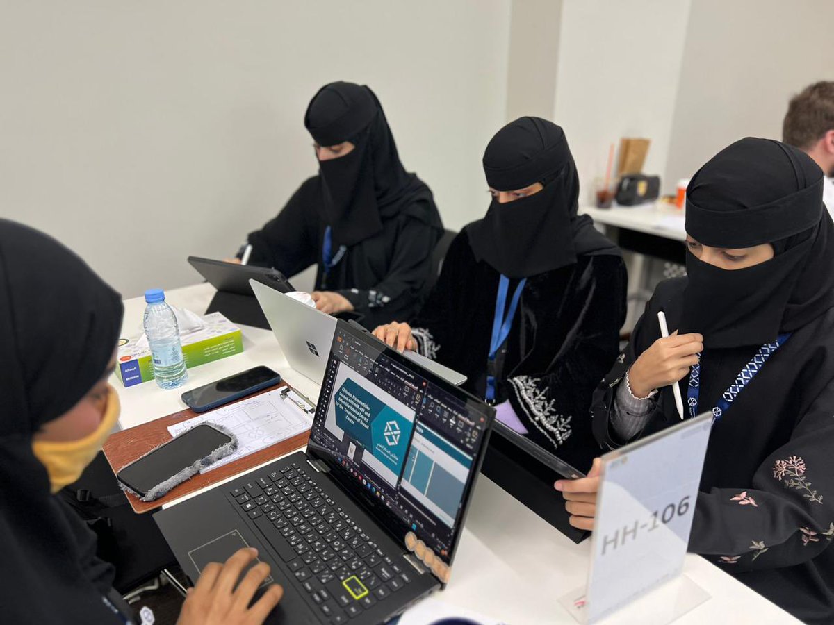 Najran_Univers's tweet photo. شاركت #جامعة_نجران ممثلةً في طالبات الكليات الصحية بمشروعين ابتكاريين من أصل ٣٧ مشروعاً، في مساري استخدام #الذكاء_الاصطناعي التوليدي في الصحة للطالبة هند القحطاني، ومشروع التكنولوجيا الحيوية في صناعة الأدوية قدمتهُ الطالبة ريم الغامدي، إلى جانب حضور ٢٤ طالبة من الجامعة للورش المصاحبة لـ #هاكاثون_الابتكار_الصحي_الرابع، والذي نظمتهُ جامعة الملك سعود بن عبد العزيز للعلوم الصحية، برعاية معالي وزير التعليم يوسف البنيان، للفترة من ١٩-٢٢ يناير ٢٠٢٤م.